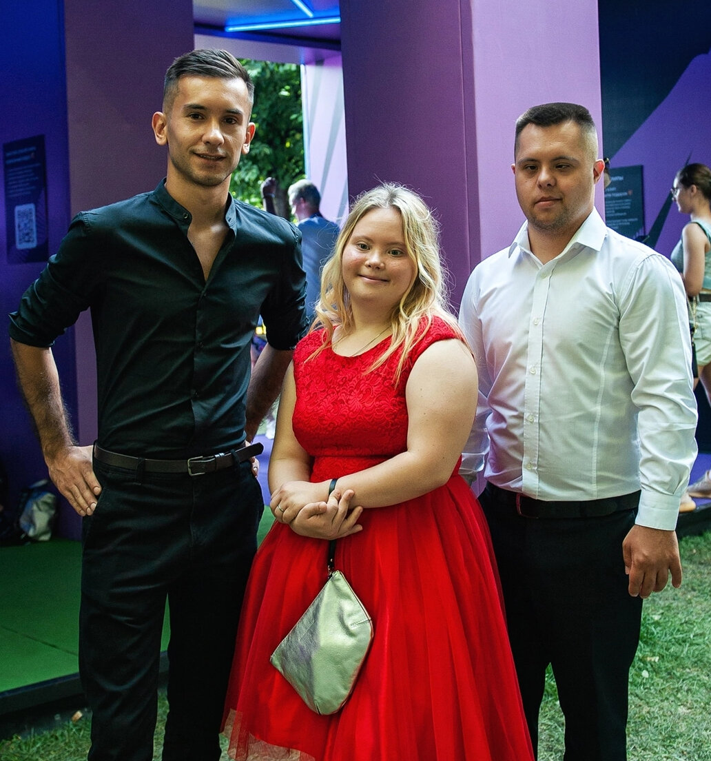 танцевальный дуэт фортуна. дуэт фортуна солнечные дети. ансамбль фортуна. кроссы в школу. коллектив фортуна солнечные.