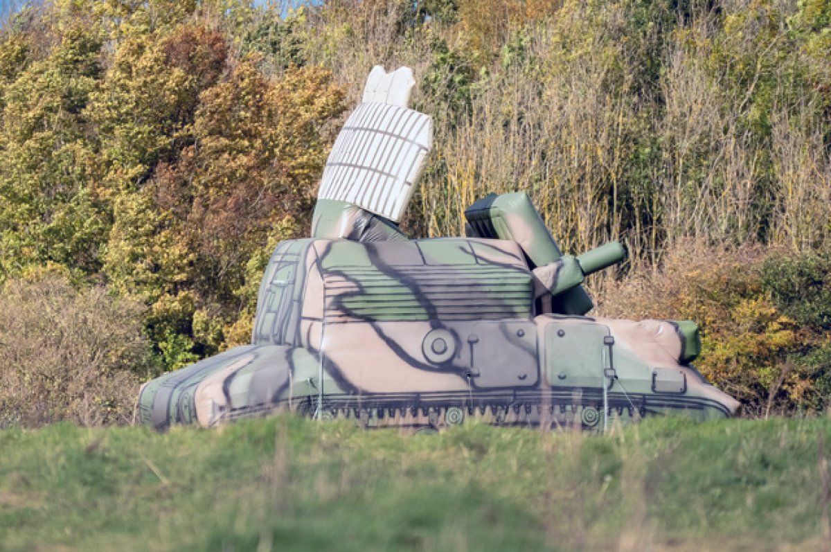    Киев надувает. ВСУ пересели на фальшивые танки, чтобы «ослабить Москву»