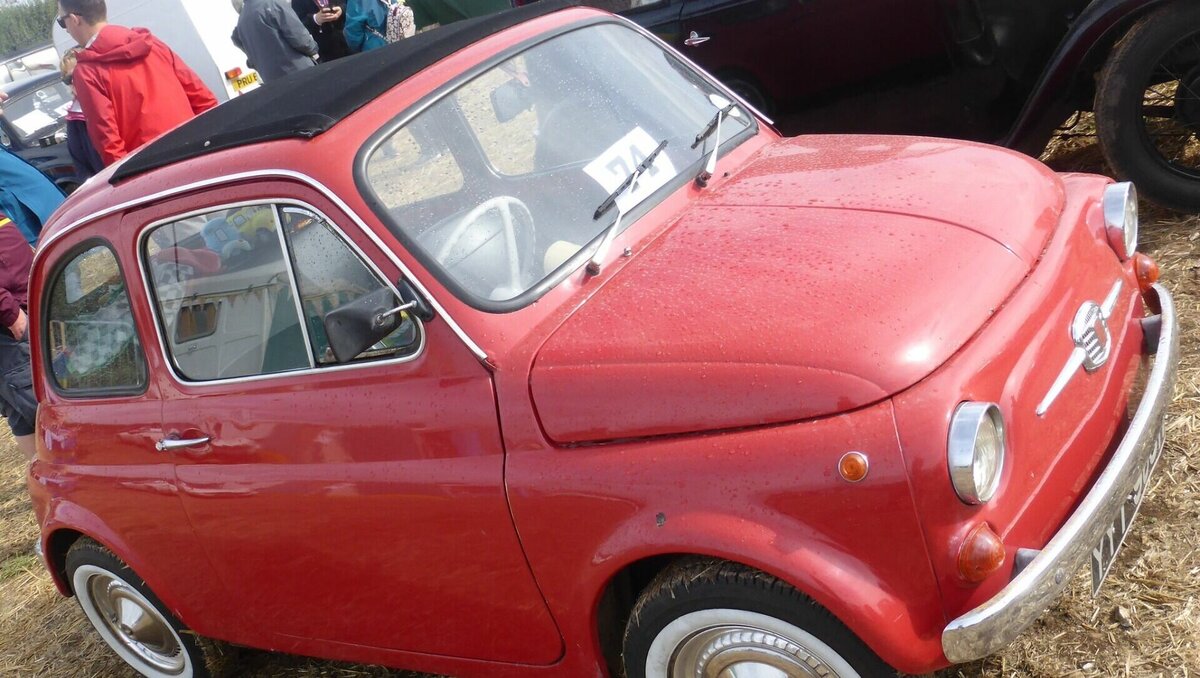     В Ставрополе в продаже есть более двух тысяч автомобилей, самый дорогой из которых стоит 22,1 миллиона рублей. Какие машины можно купить за больше деньги, в материале NewsTracker.