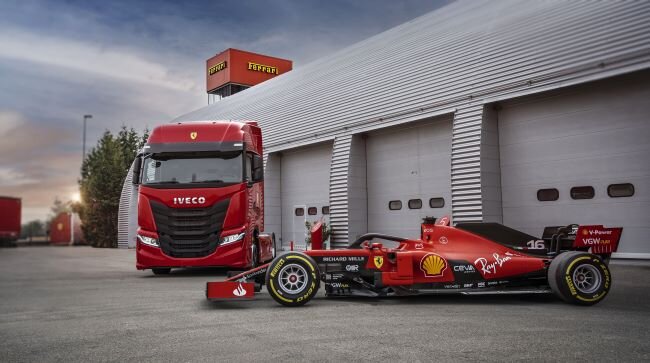 IVECO поставила Scuderia Ferrari два тягача S-Way