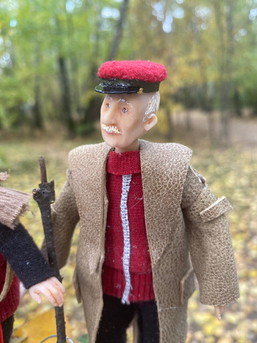 Иван Степанович, муж Зои Фёдоровны, заядлый рыбак, грибник и шахматист!