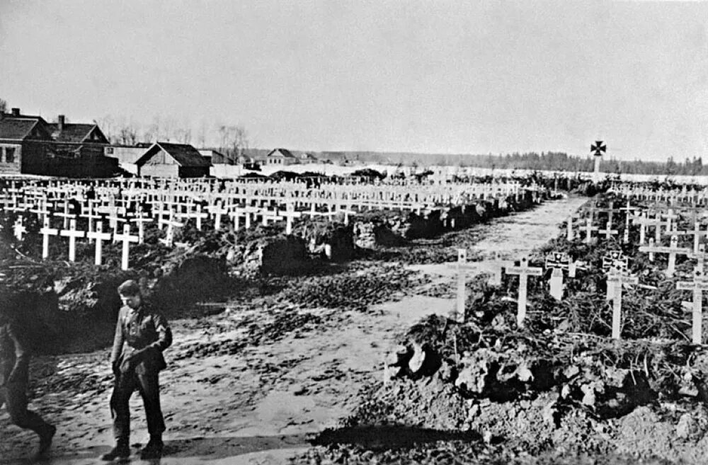 Ржев в годы войны 1941-1945. Ржев после освобождения 1943. Ржев немецкое военное кладбище.