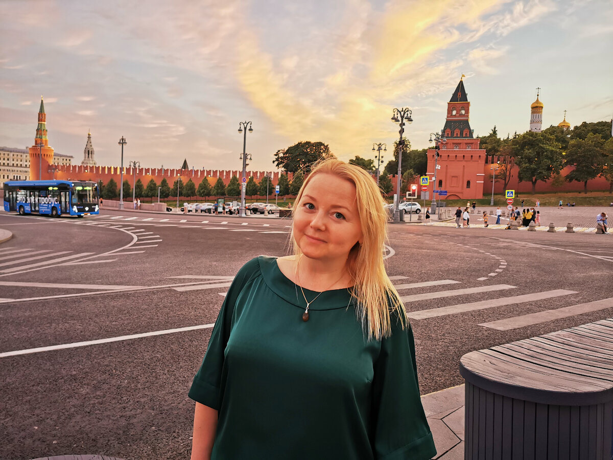 Жанна Швыдкая писатель, автор книг "Огранка" и "Метаморфоза" декалогии "Гравитация жизни"