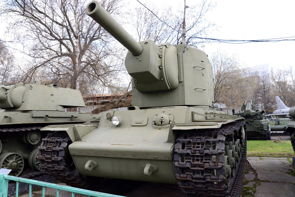Единственный сохранившийся КВ-2. На площадке ЦМВС, Москва. Источник: kpopov.ru