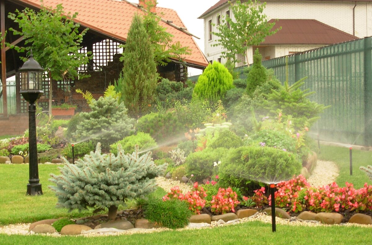 Источник: https://lanshaft.com/inzhinernyie-sistemyi/avtopoliv-na-dache.html