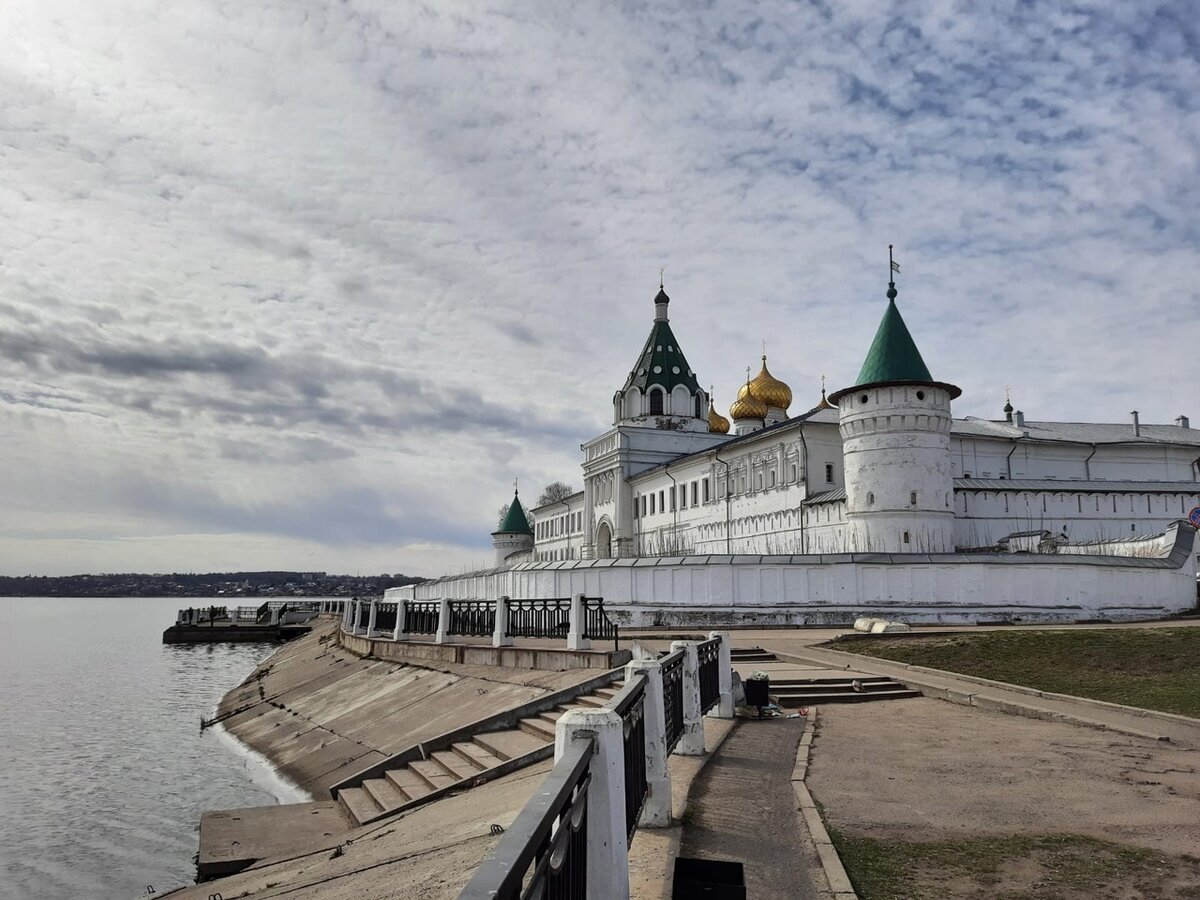 Ипатьевский монастырь Кострома ночью