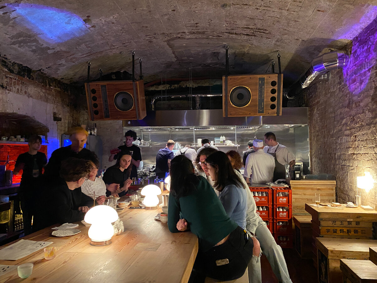 Темный бар. Tabi ресторан. Tabi ресторан. Мерлион бар никитская. Тайная комната бар солянка.