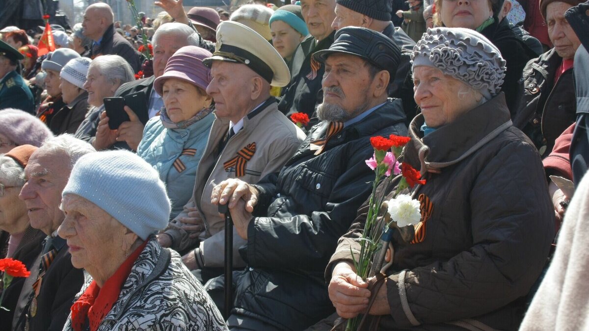     Одиноки ли ветераны Великой Отечественной войны? О чем они мечтают? И как относятся к тем, кто готов им помогать? На эти вопросы ответила руководитель волонтерского отряда «Союз добровольцев» при комитете Союза ветеранов Татарстана Хрия Халитова.
