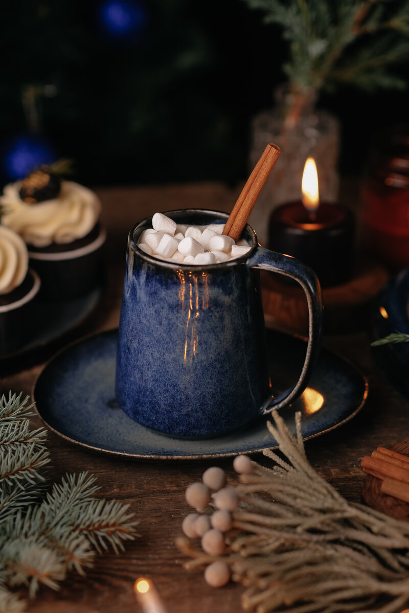 На фото серия "Йотунхейм" Мастерской дизайнерской посуды "VELES". Скандинавская кружка 400 мл и овальное блюдце 19,5 см.