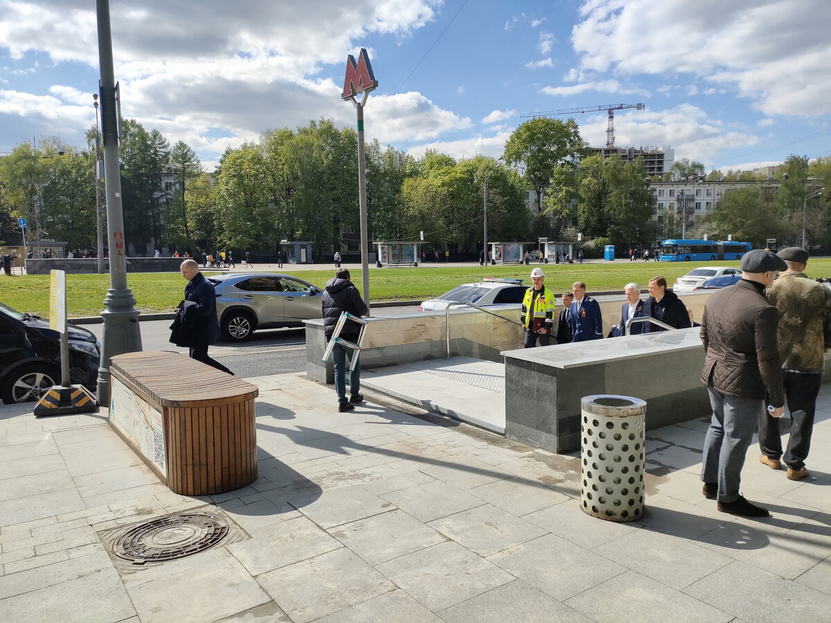 вход в метро царицыно