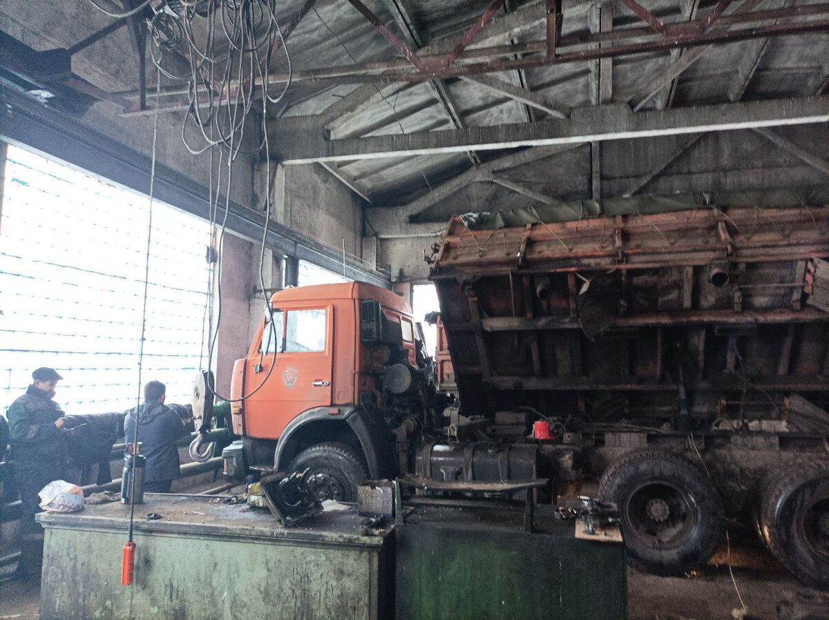 Ремонтная зона. Работа идёт. Что-то не так? (фото автора)