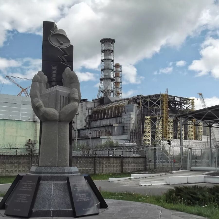 Памятник ликвидаторам ЧАЭС В Чернобыле