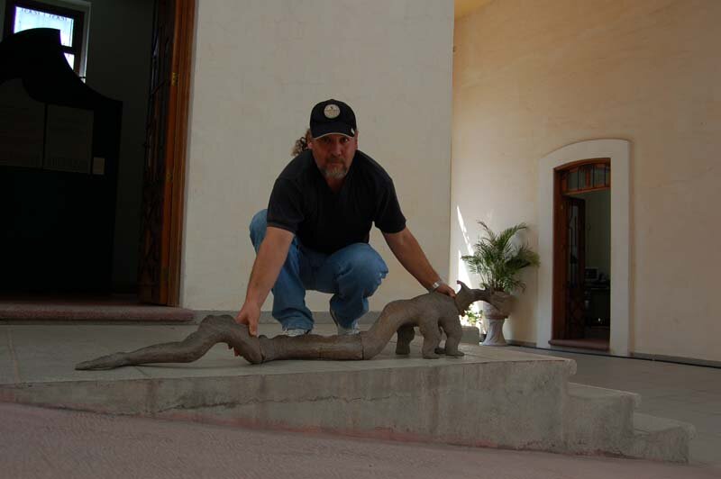 Самая крупная сохранившаяся скульптура динозавра. Изображение взято из книги А. Ю. Склярова «Древняя Мексика без кривых зеркал», издательство ВЕЧЕ, 2009