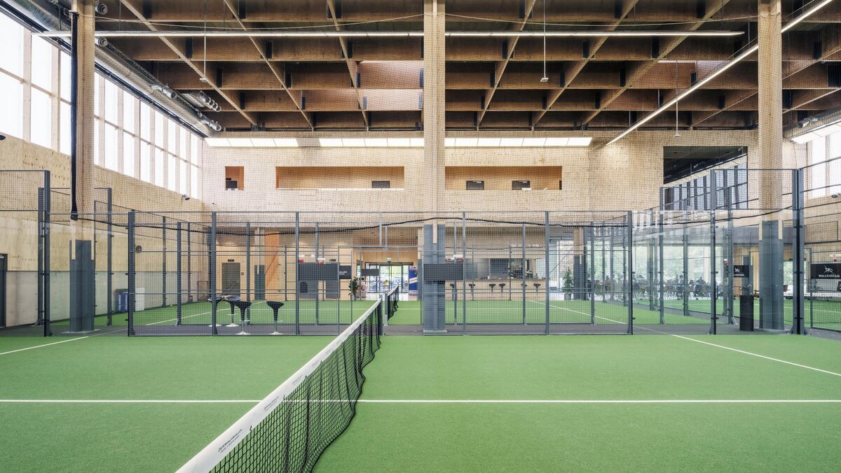 в зал для падел-тенниса