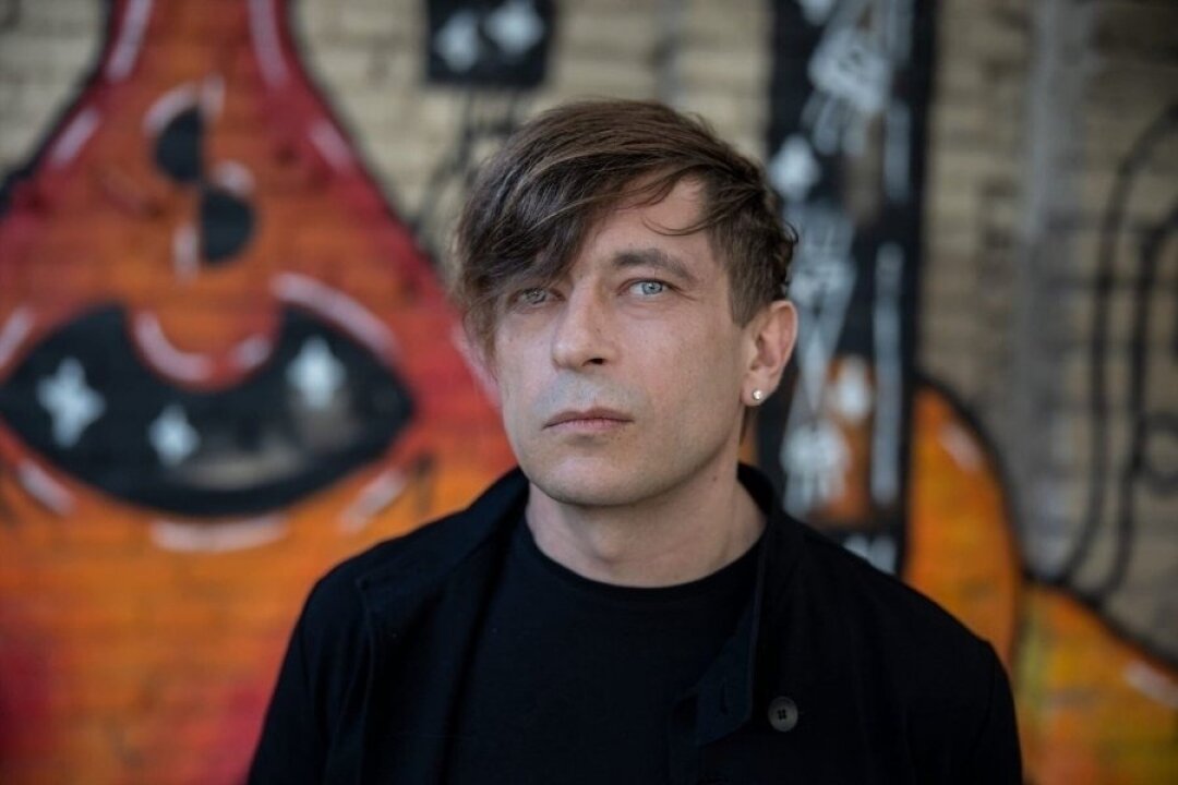    Лева Би-2 заявил, что не вернется в Россию, и оскорбил россиян резкими высказываниями