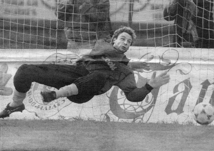 Виктория - Челси. Дмитрий Харин отражает пенальти от Врабеца