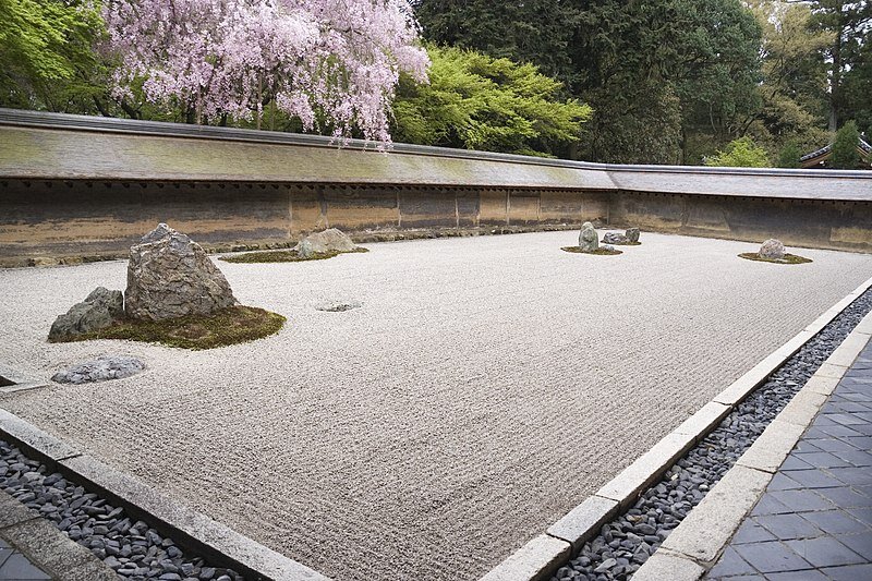 Сад камней Рёан-дзи в Киото/ © commons.wikimedia.or