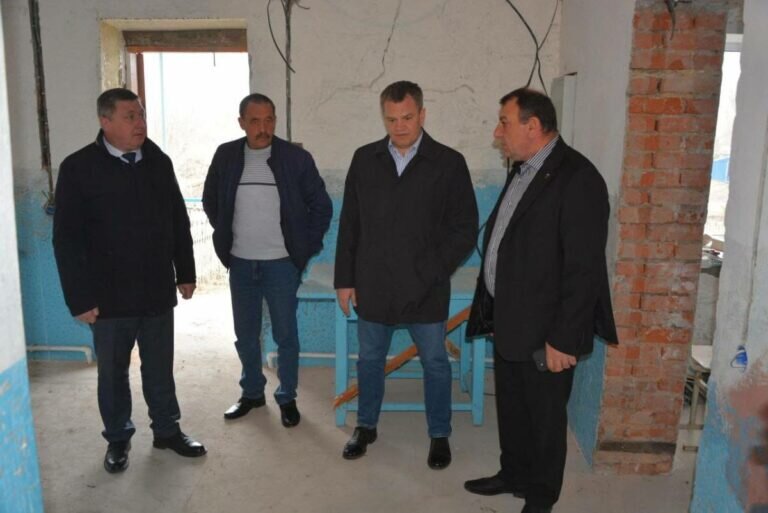    В Шарлыкском районе проводится ремонт ФАПа в селе Кармалка Кристина Просвиркина