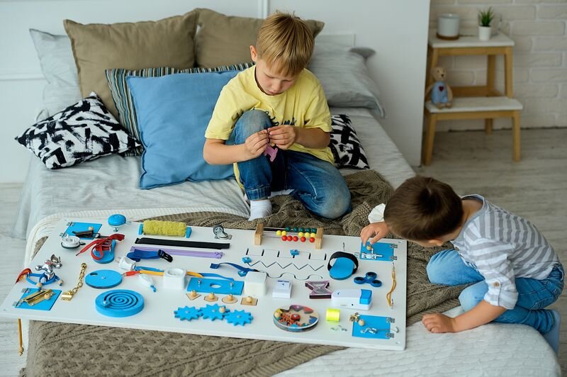 Бизиборд «Лучший подарок» Источник: prioritet1.com Реклама. Рекламодатель ИП Дмитриев Д.В. ИНН 212408237001