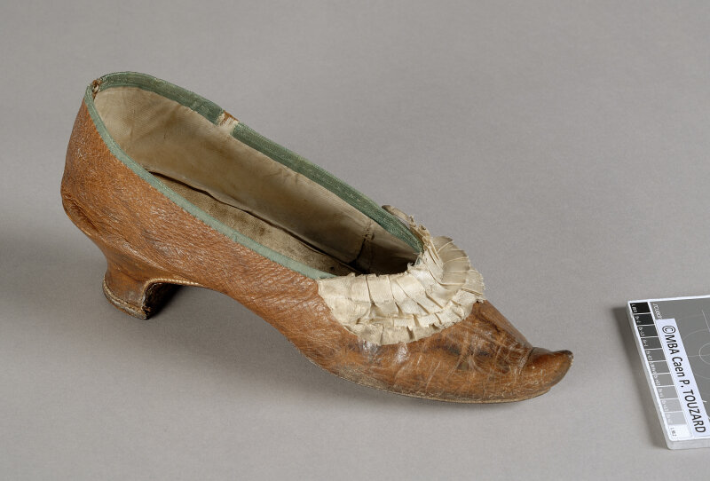 Предположительно последняя туфелька Марии-Антуанетты. 