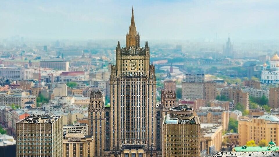     В Министерстве иностранных дел (МИД) России прокомментировали планы Варшавы о строительстве польского военного центра на территории Украины.