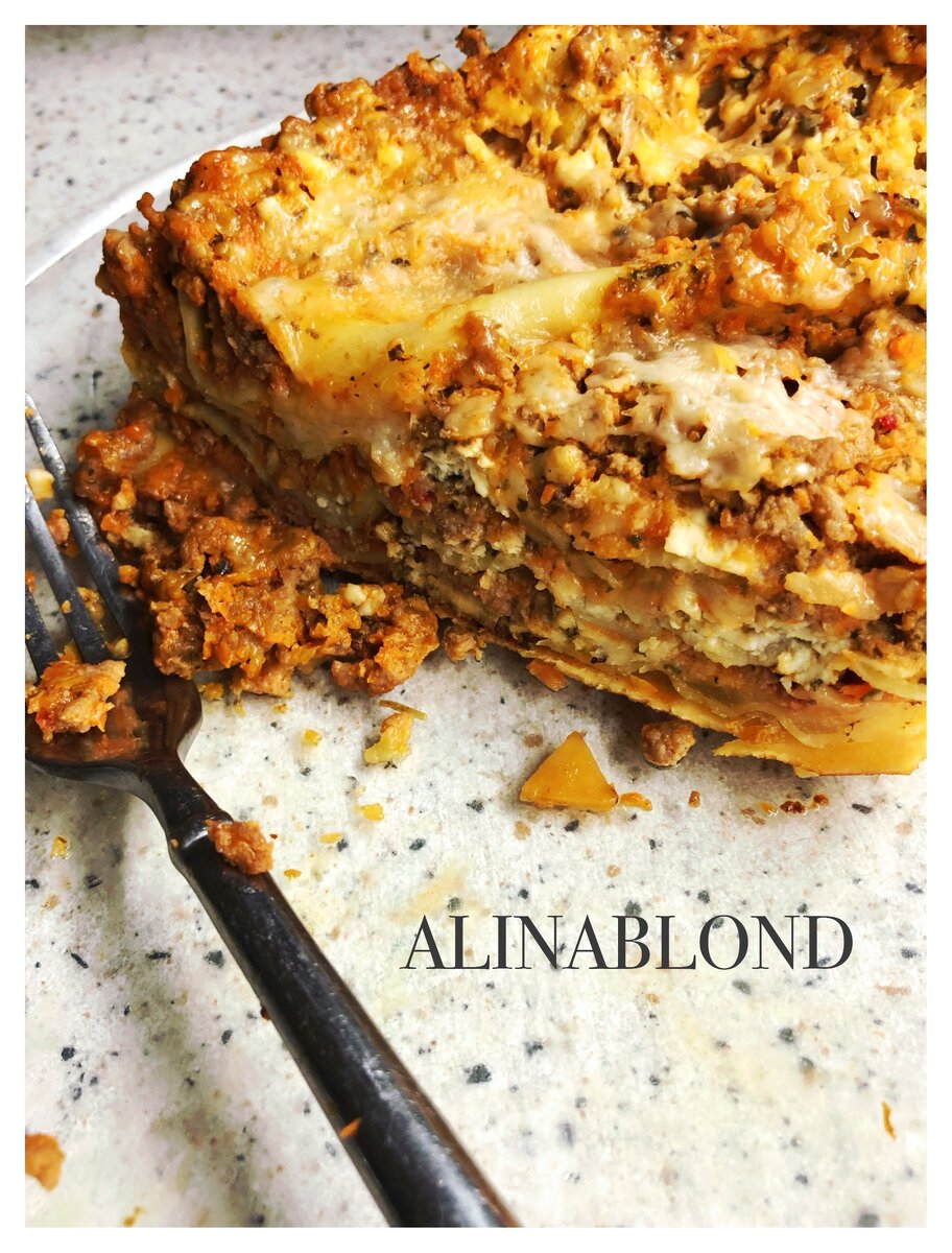 Лазанья болоньезе мясная.