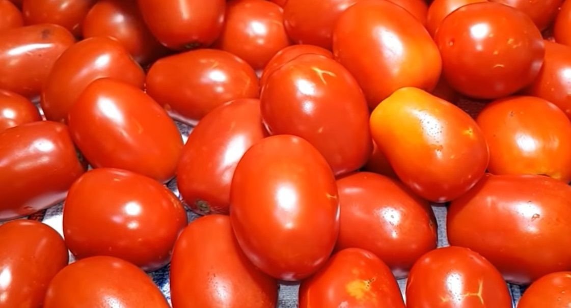      Помидоры помыть и обсушить