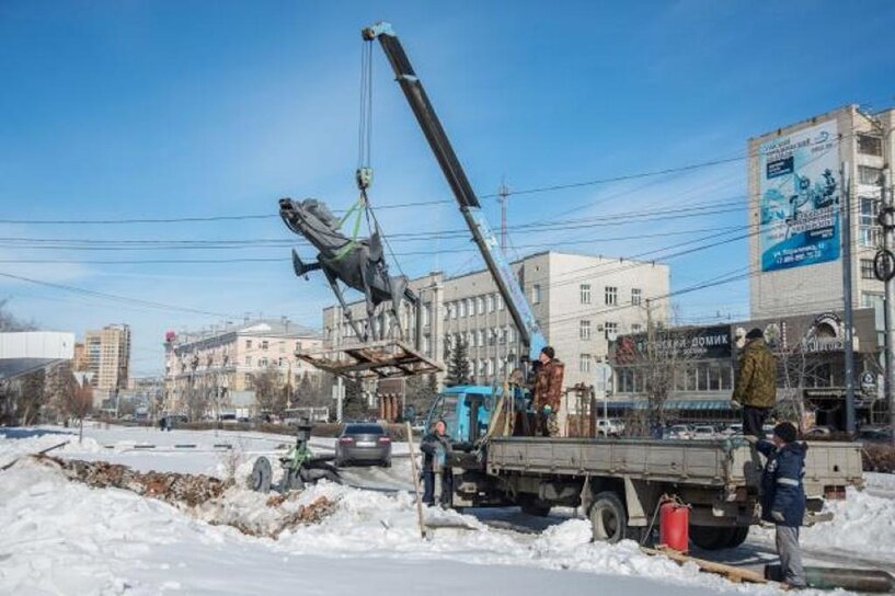 Демонтаж Дон Кихота в Омске    📷