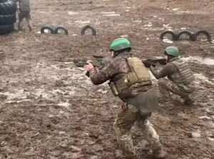    УКРАИНСКИЕ СОЛДАТЫ НА ПОЛИГОНЕ. ФОТО: КАДР ИЗ ВИДЕО Натали Нойманн