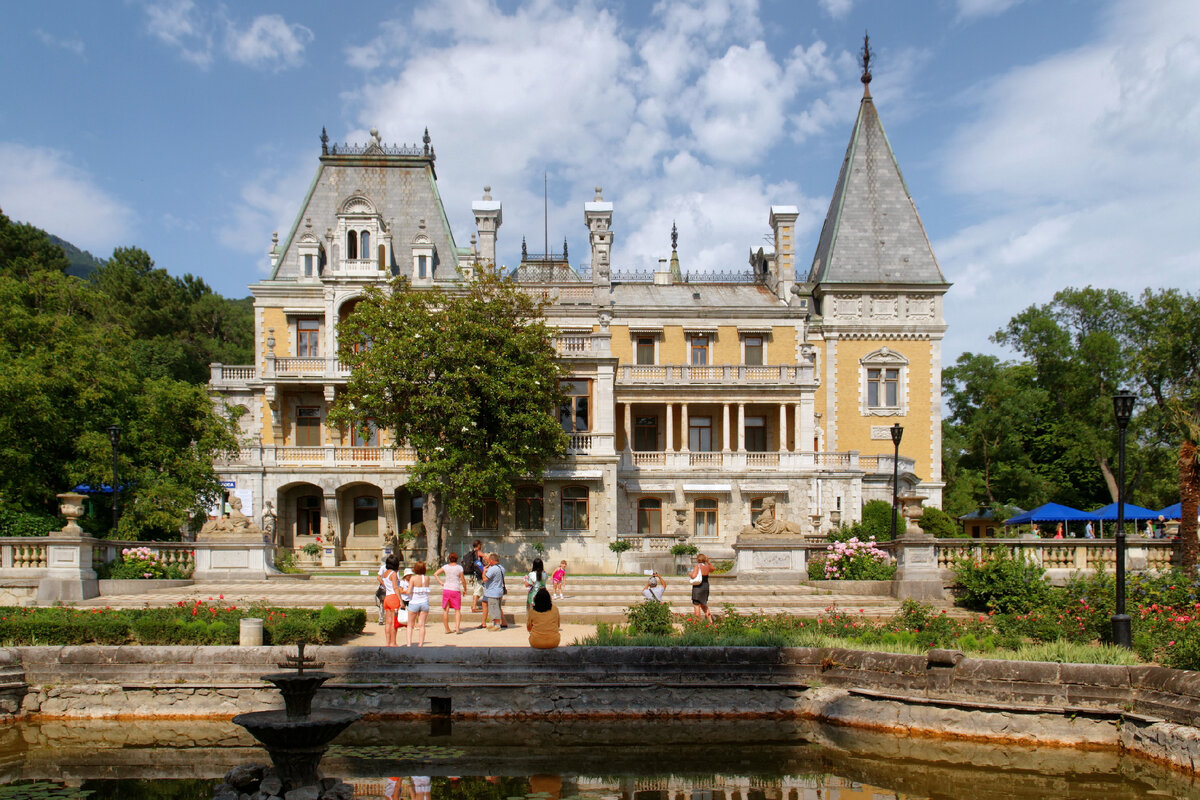 Массандровский дворец в поселке Массандра