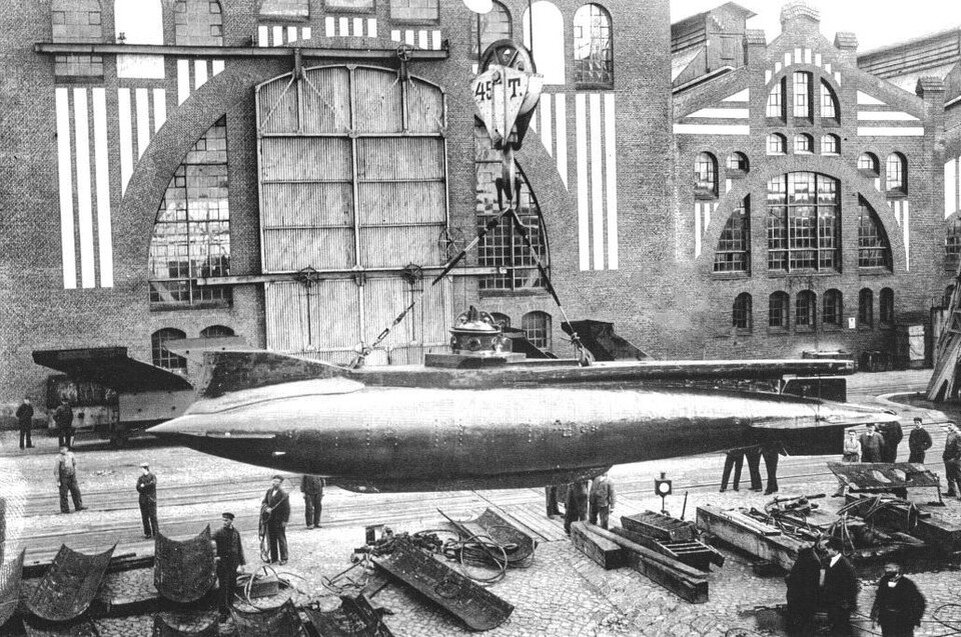     Подводная лодка в цеху в Германии. Фото: military.wikireading.ru.