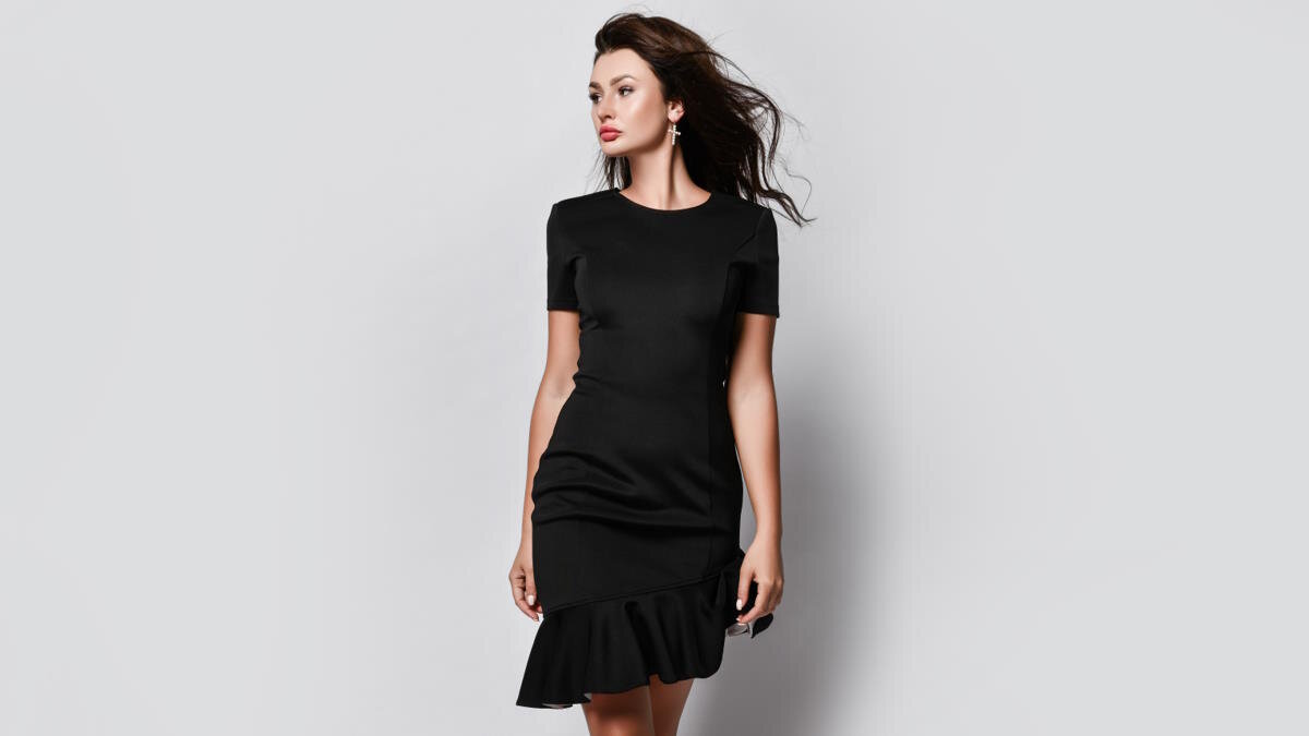     женщина в платье Алина Городниченко
Маленькое чёрное платьеShutterstock/Fotodom