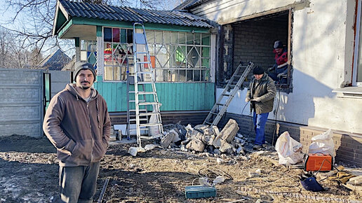 НАКОНЕЦ-ТО МЫ ПОЗВАЛИ ПОМОЩЬ! МЫ ЭТО СДЕЛАЛИ! СНЕСЛИ СТЕНУ В ДЕРЕВЕНСКОМ ДОМЕ! ЖИЗНЬ ПРОСТЫХ ЛЮДЕЙ В ДЕРЕВНЕ!