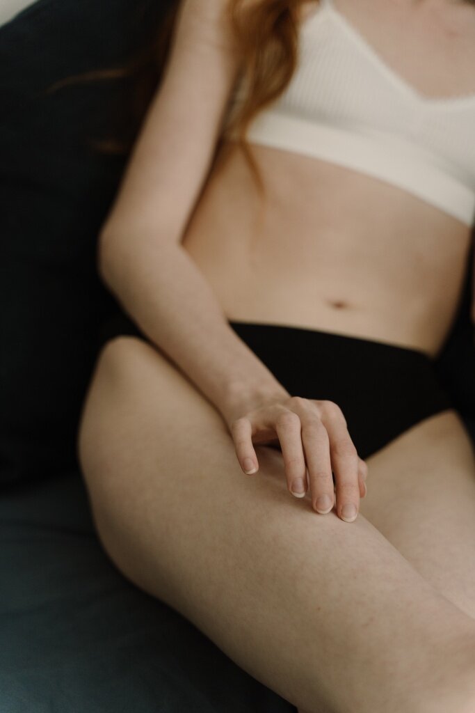 Фотография на тему Женское тело в нижнем белье | PressFoto