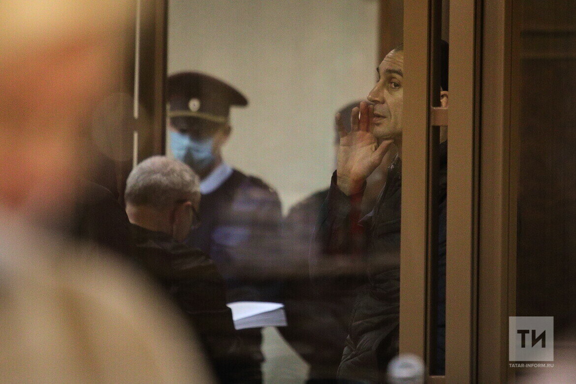 ​Более 130 лет за решеткой на всех запросили для Джамбульского и предполагаемых участников его ОПГ «Татаринские». Фото: © Михаил Захаров / «Татар-информ»