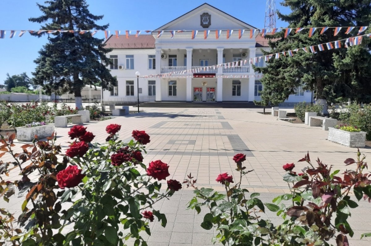    В отремонтированном доме культуры ст. Бриньковской занимается около 400 детей и взрослых.
