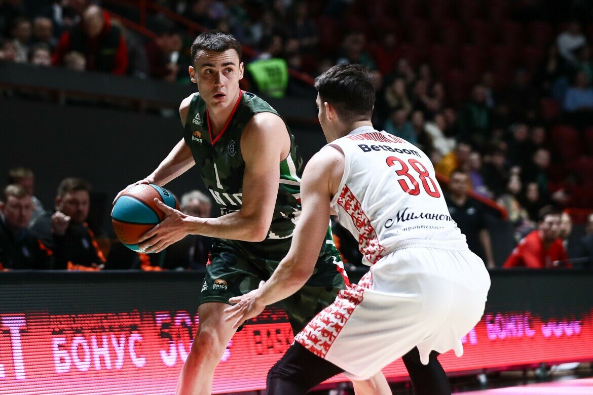 ​Казанцы в этом сезоне довольно часто пропускают броски на быстрых контратаках. Фото: unics.ru