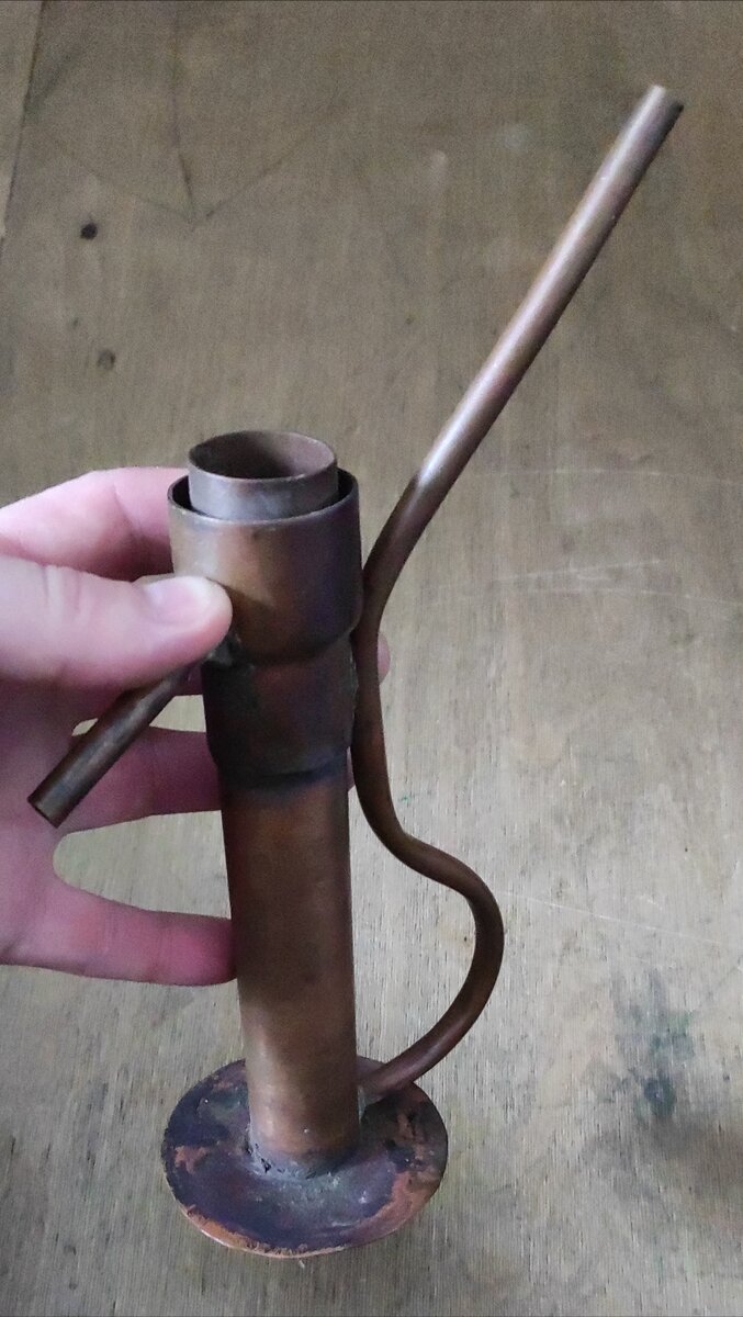 Основание из куска выпрямленной трубы, перелив - из перехода