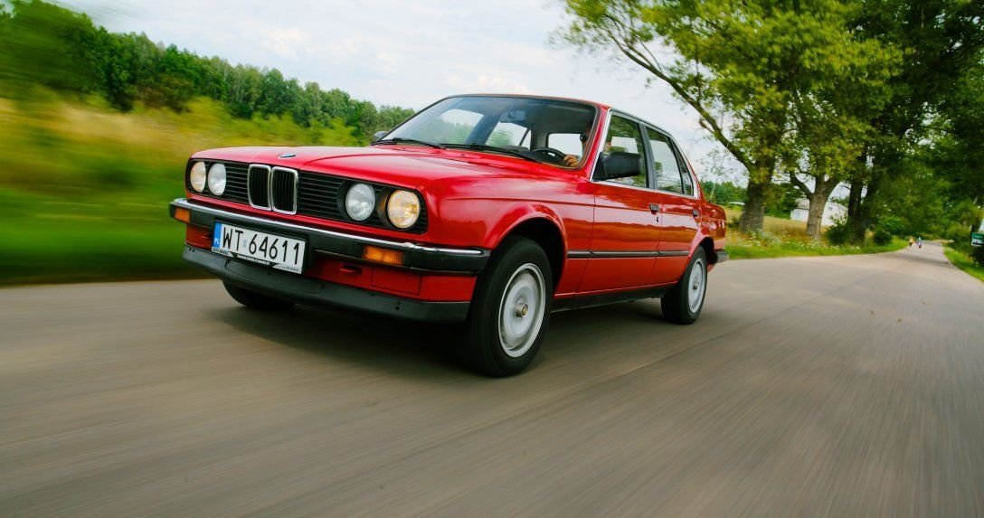      BMW E30 318i