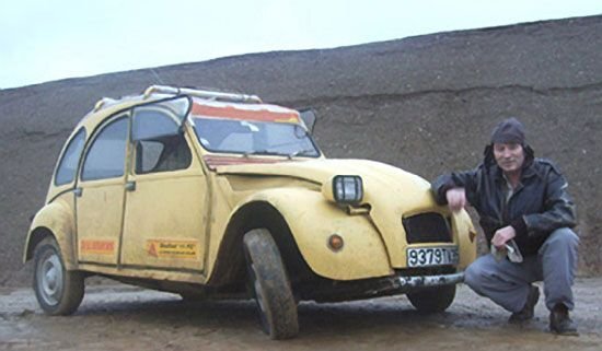      Эмиль Лерей и его Citroen 2CV