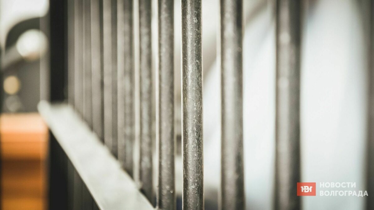     26-летний волгоградец, избивавший и удерживавший в квартире беременную девушку, просил оправдать его. Облсуд оставил приговор без изменений — парень проведет в колонии строгого режима четыре года, сообщает региональная прокуратура.