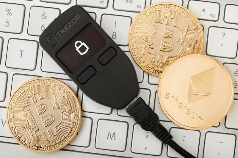Как открыть криптокошелек. Криптокошелек Trezor. Аппаратные крипто кошельки Trezor. Криптокошелек 75 BTC. Ключ для криптовалюты