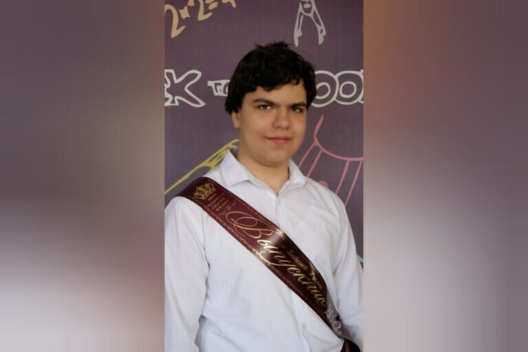    Ученик Акбулакской школы представит Оренбуржье на олимпиаде по английскому языку Андрей Севостьянов