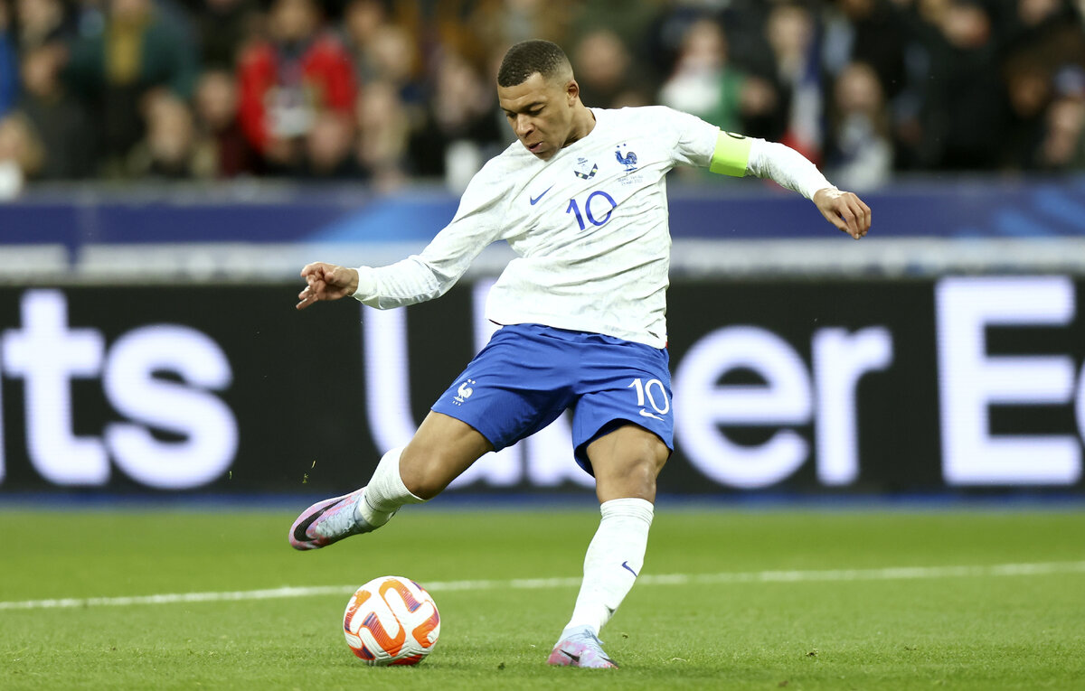    Нападающий сборной Франции Килиан Мбаппе  EPA-EFE/MOHAMMED BADRA