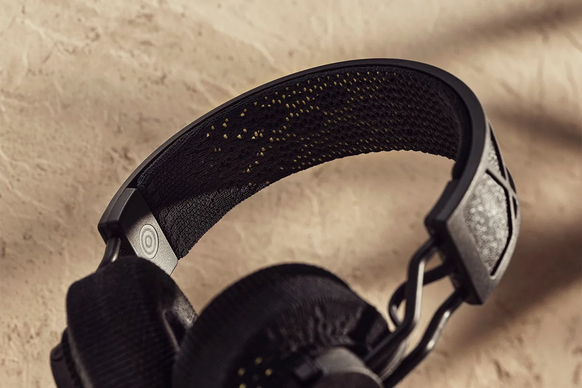    adidas представил наушники на солнечных батареях (фото 3)