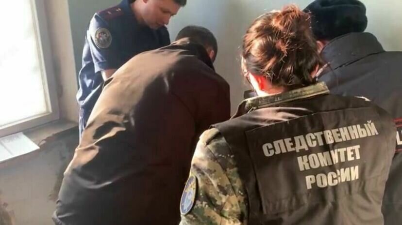     Некоторые убийства и изнасилования так и остаются нераскрытыми — но бывает, что преступников все-таки находят, даже если прошла уже четверть века. И сегодня мы расскажем о реальных историях из Красноярского края, которые заставляют поверить в неотвратимость наказания.