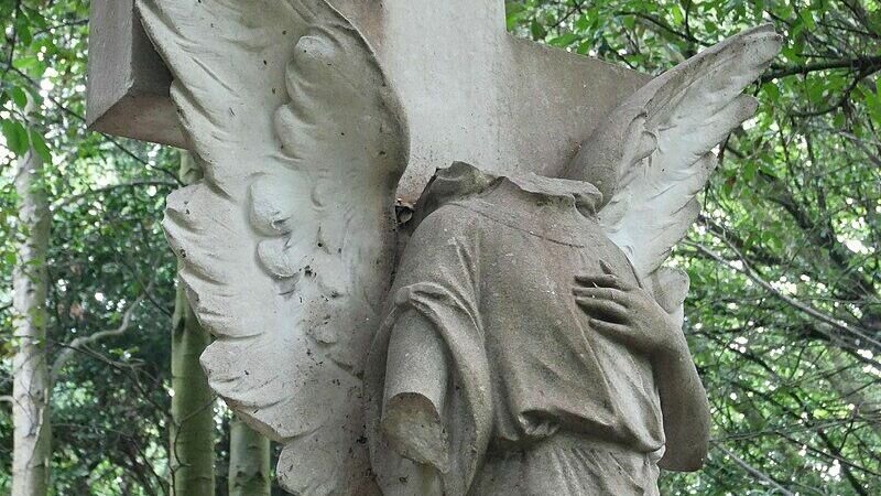     После публикации материала о жительнице Кочубеевского округа, которую обманул с изготовлением памятника ставропольский подрядчик, в редакцию NewsTracker обратились и другие семьи, также не дождавшиеся ни монумента, ни денег за невыполненный заказ.