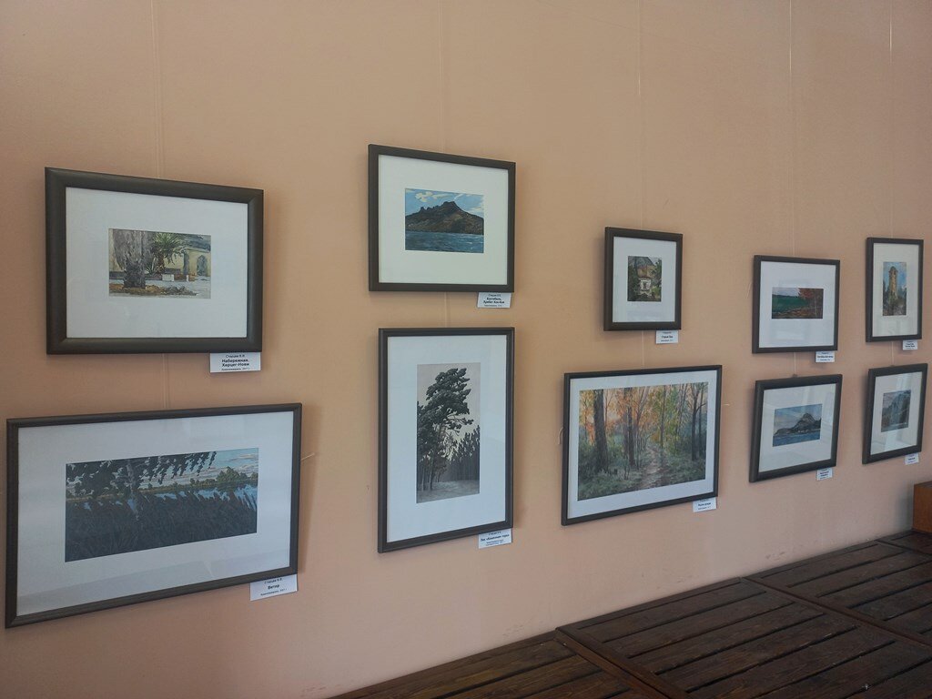 Выставка "Контрасты" в галерее ТИЦ г. Венева