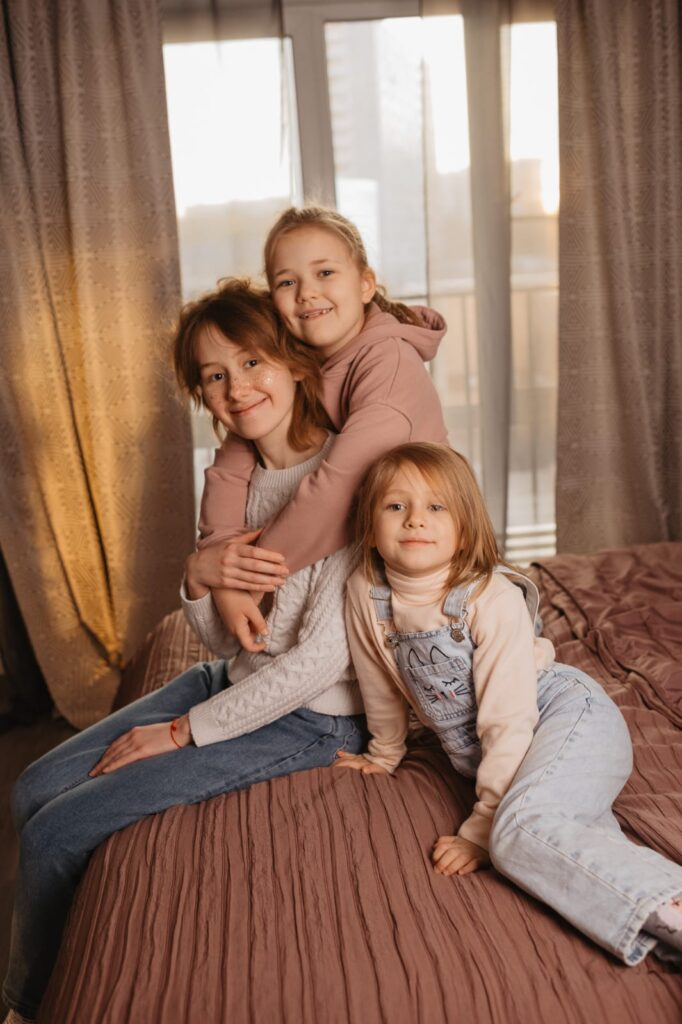 Тая с сестрами