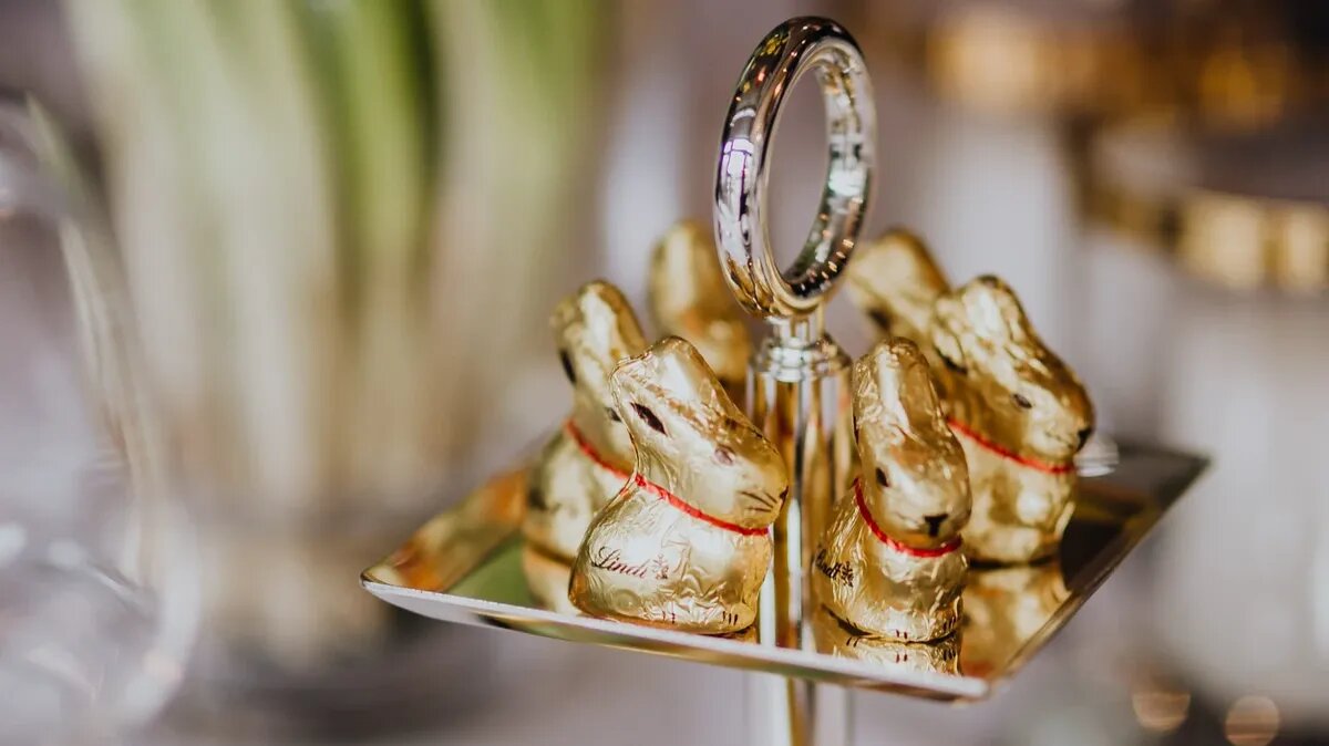 Католическая Пасха для детей - это сладкие зайцы, шоколадные яйца и птенчики. Фото: www.piqsels.com